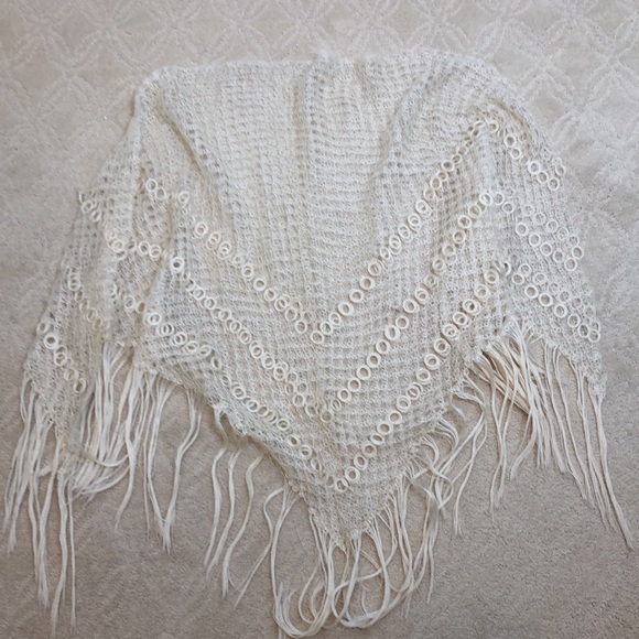 Handmade Ivory Shawl - Picture 5 of 5